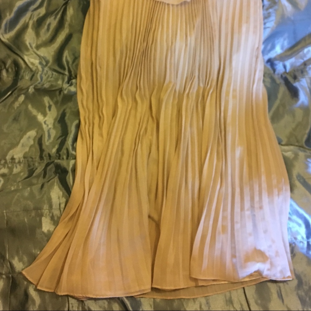 😍Beautiful Zara Women pleated midi dress - Picture 4 of 8